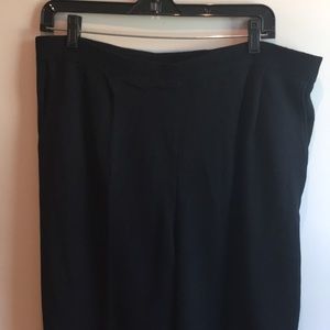 Black Santana knit St. John basic pants.